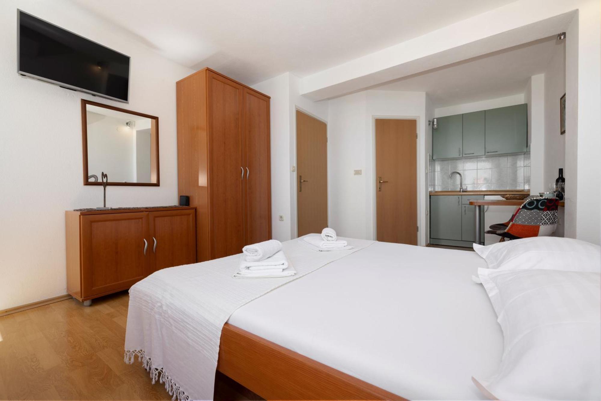 Jasminka Apartments Подгора Экстерьер фото
